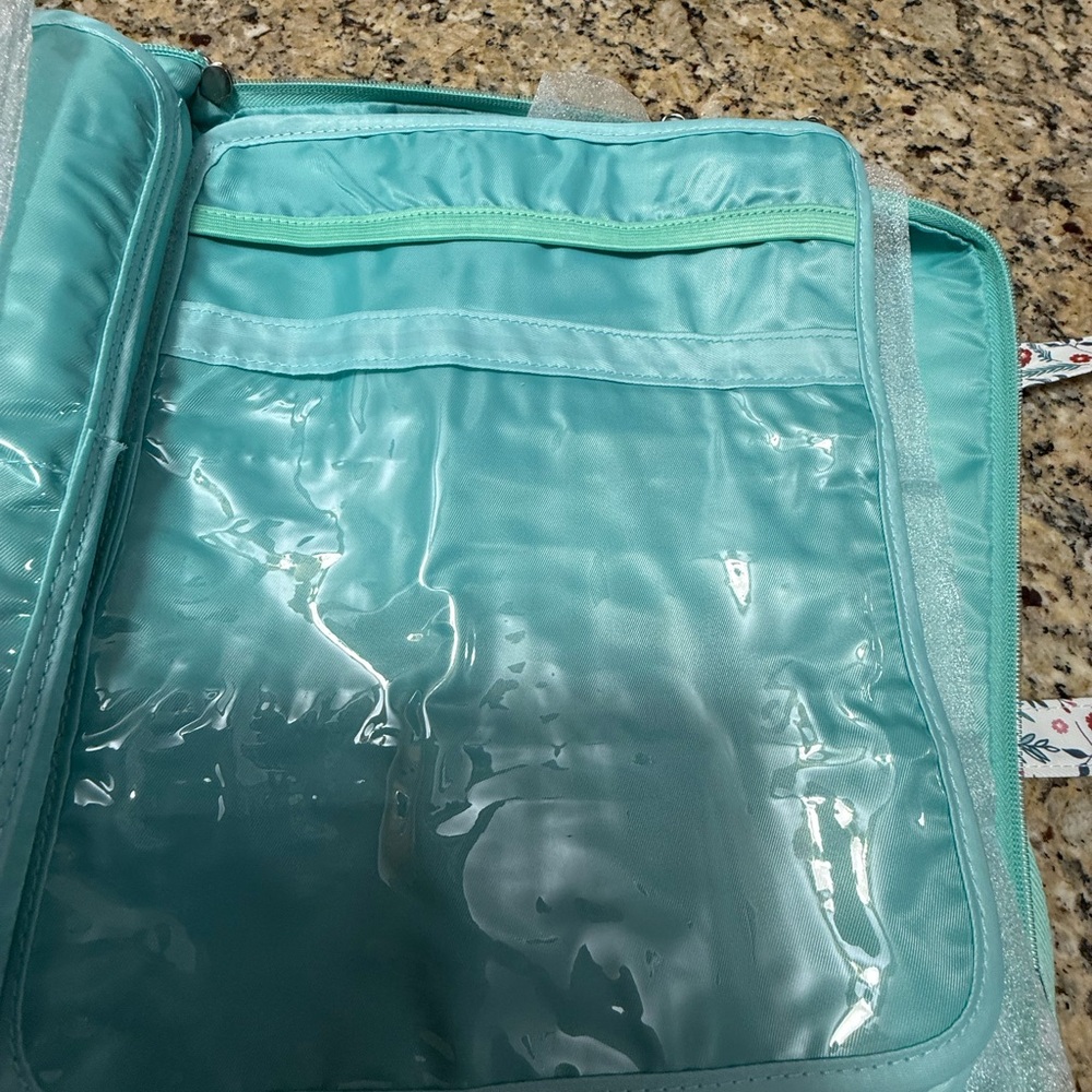 New travel bag with 22 different compartments - Picture 8 of 15